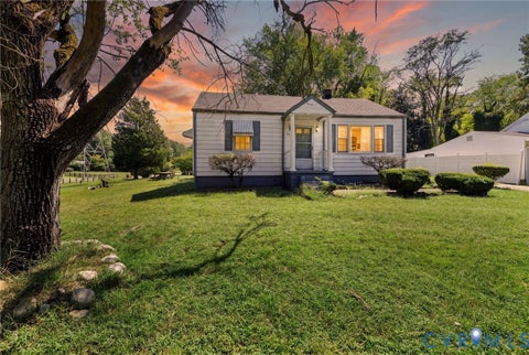Photo of 654 Confederate Avenue, Petersburg, VA 23803 (MLS # 2625467)