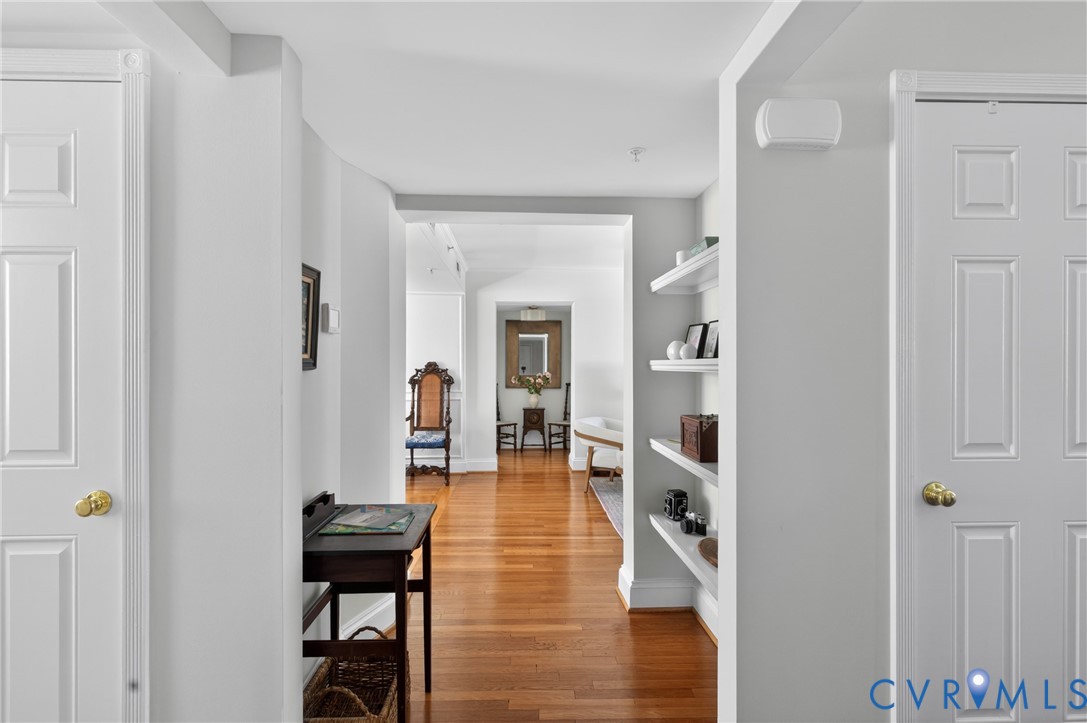 24 W Locke Lane U5