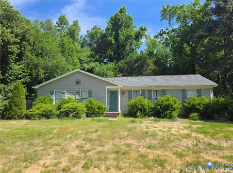 Photo of 424 Nottingham Drive, Colonial Heights, VA 23834 (MLS # 2613517)