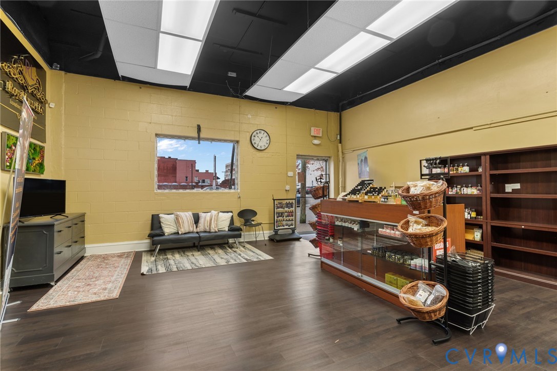 214-216 E Main Street