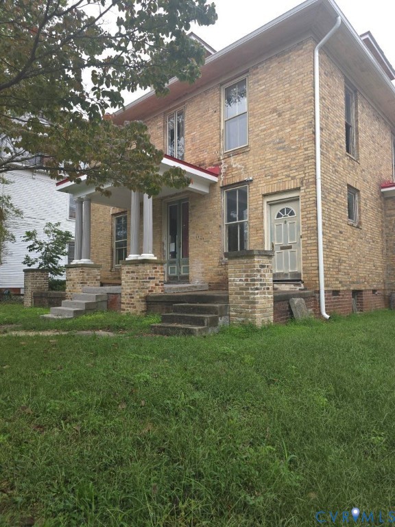 Photo 1 of 12 — 224 S Jefferson Street, Petersburg, VA 23803
