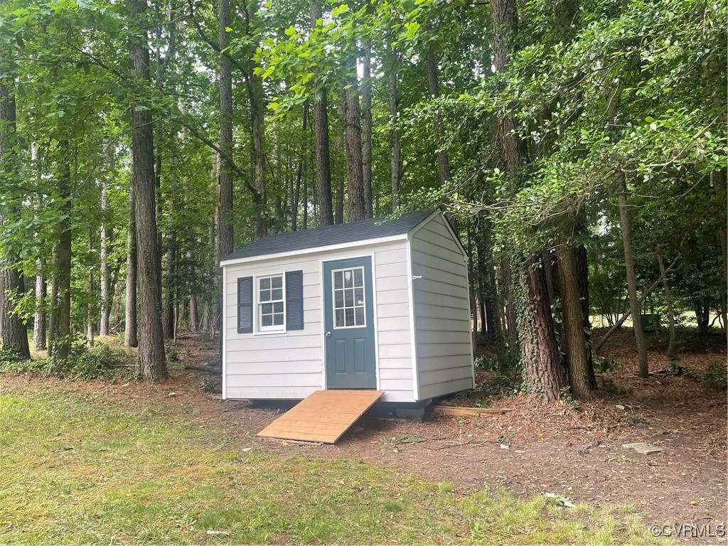 5811 Laurel Trail Court