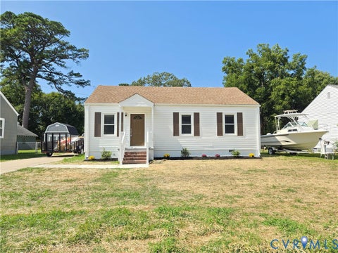 Photo of 8 Bradley Avenue, Portsmouth, VA 23701 (MLS # 2625870)