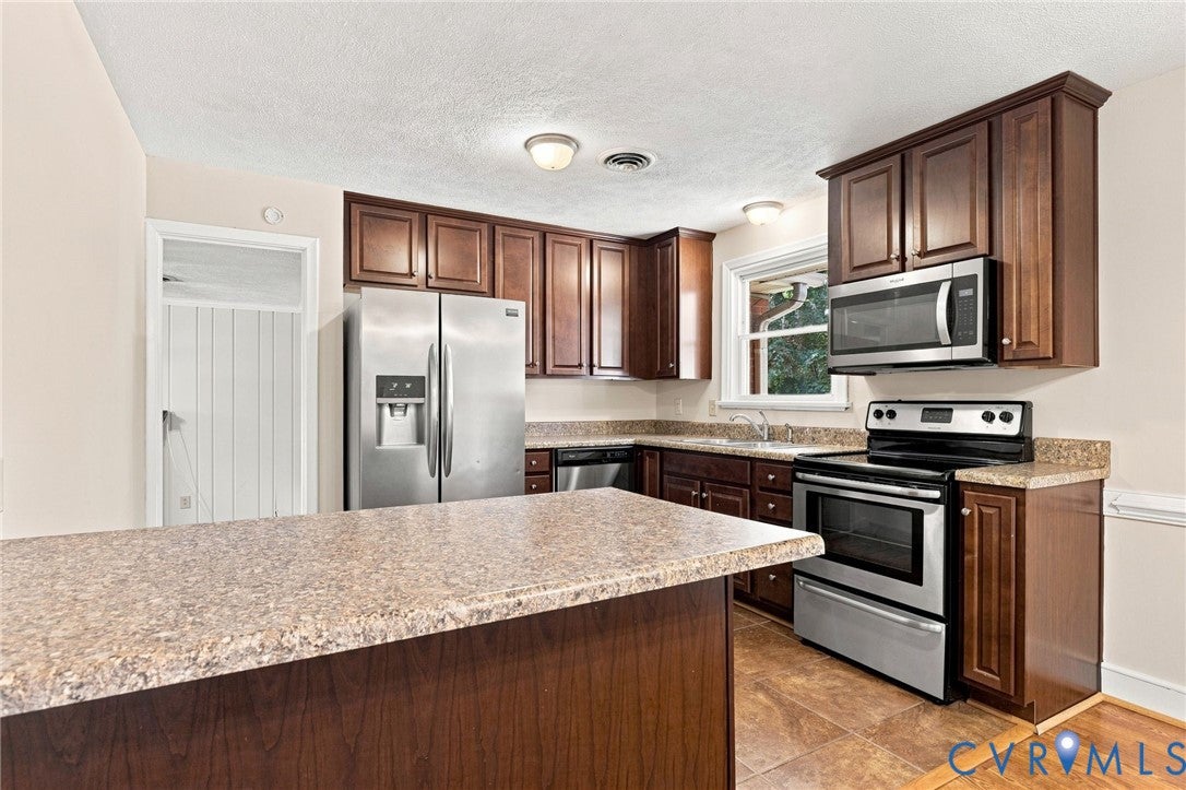 8102 Chipplegate Drive