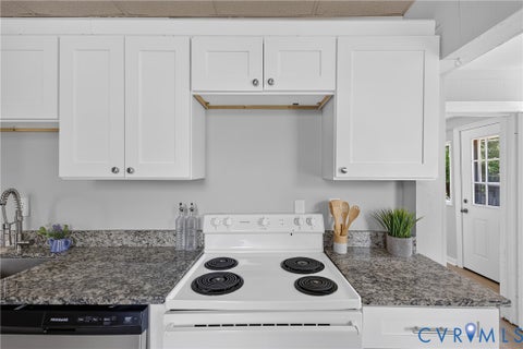 Tiny photo for 710 N 8th Avenue, Hopewell, VA 23860 (MLS # 2623336)
