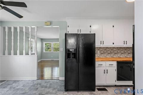 Tiny photo for 552 S 22nd Avenue, Hopewell, VA 23860 (MLS # 2613503)