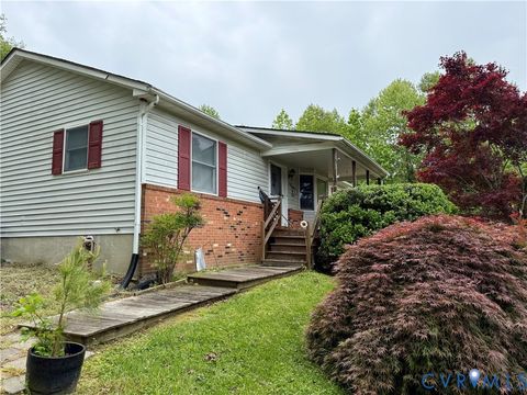Tiny photo for 327 Gilbert Street Ln, Kilmarnock, VA 22482 (MLS # 2611313)