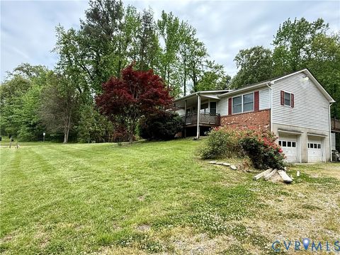 Tiny photo for 327 Gilbert Street Ln, Kilmarnock, VA 22482 (MLS # 2611313)