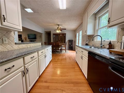 Tiny photo for 327 Gilbert Street Ln, Kilmarnock, VA 22482 (MLS # 2611313)