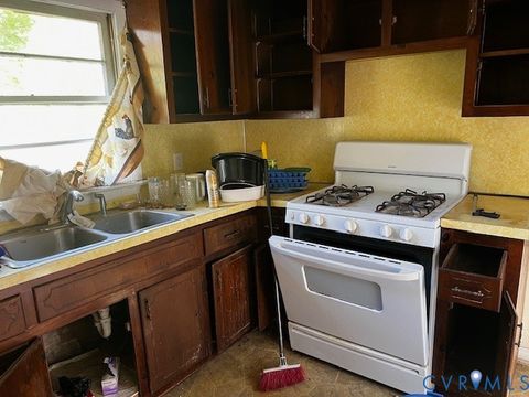 Tiny photo for 565 Town Bridge Road, Saluda, VA 23149 (MLS # 2611669)