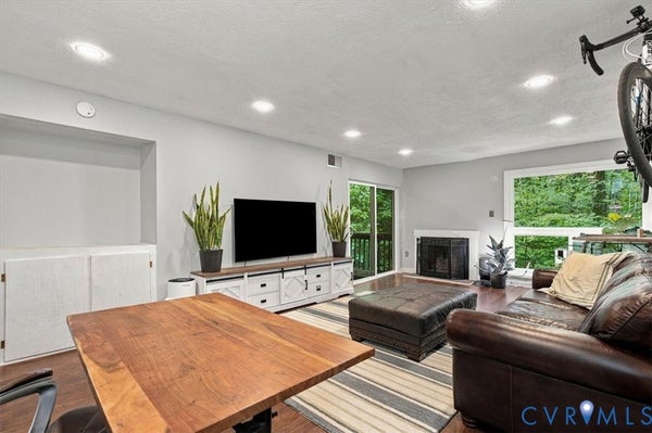 10382 IRON MILL RD, NORTH CHESTERFIELD, VA 23235 - Image a3fa13515bb04bbac7b8c57178c50ac2/3137430737