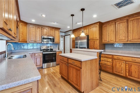 Tiny photo for 34 Oakland Street ST, Kilmarnock, VA 22482 (MLS # 2615596)