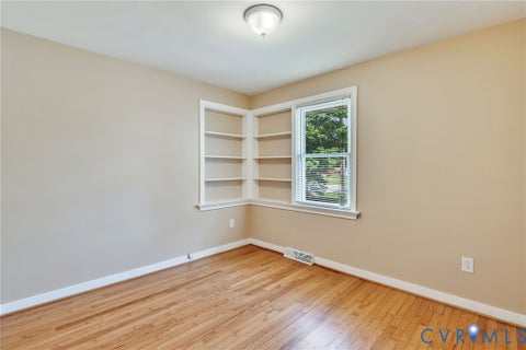 Tiny photo for 34 Oakland Street ST, Kilmarnock, VA 22482 (MLS # 2615596)