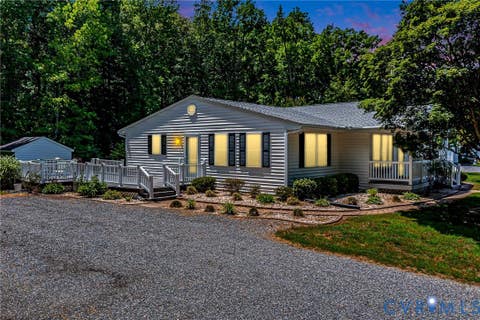 Photo of 34 Oakland Street ST, Kilmarnock, VA 22482 (MLS # 2615596)