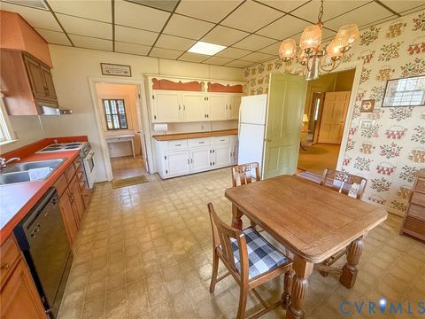 Tiny photo for 410 Brunswick Avenue, Blackstone, VA 23824 (MLS # 2609163)