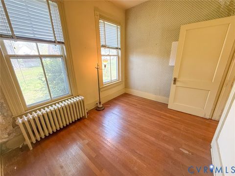 Tiny photo for 410 Brunswick Avenue, Blackstone, VA 23824 (MLS # 2609163)