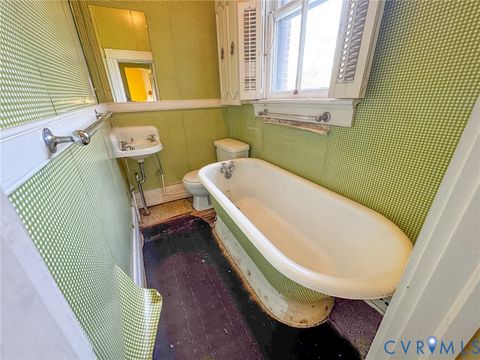 Tiny photo for 410 Brunswick Avenue, Blackstone, VA 23824 (MLS # 2609163)