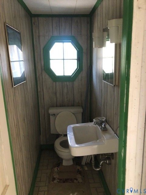 Tiny photo for 135 Atlantic Avenue, Claremont, VA 23899 (MLS # 2533540)