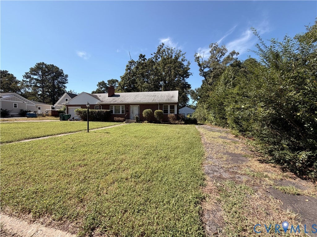 1904 W Club Lane