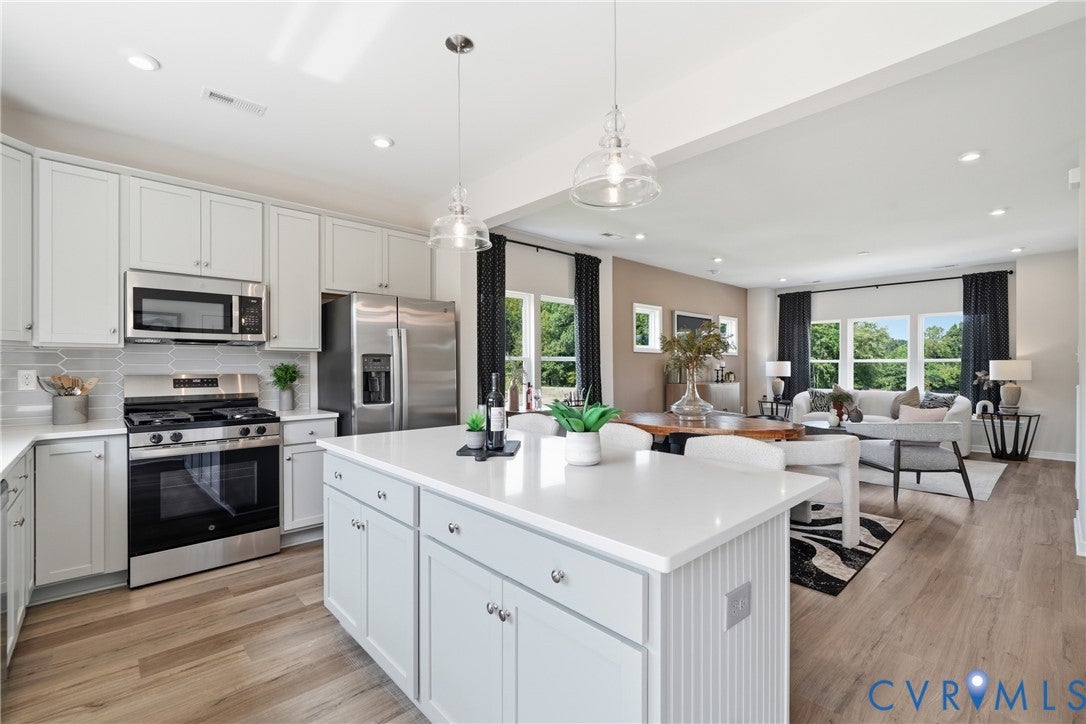 9802 Edgecraft Walk