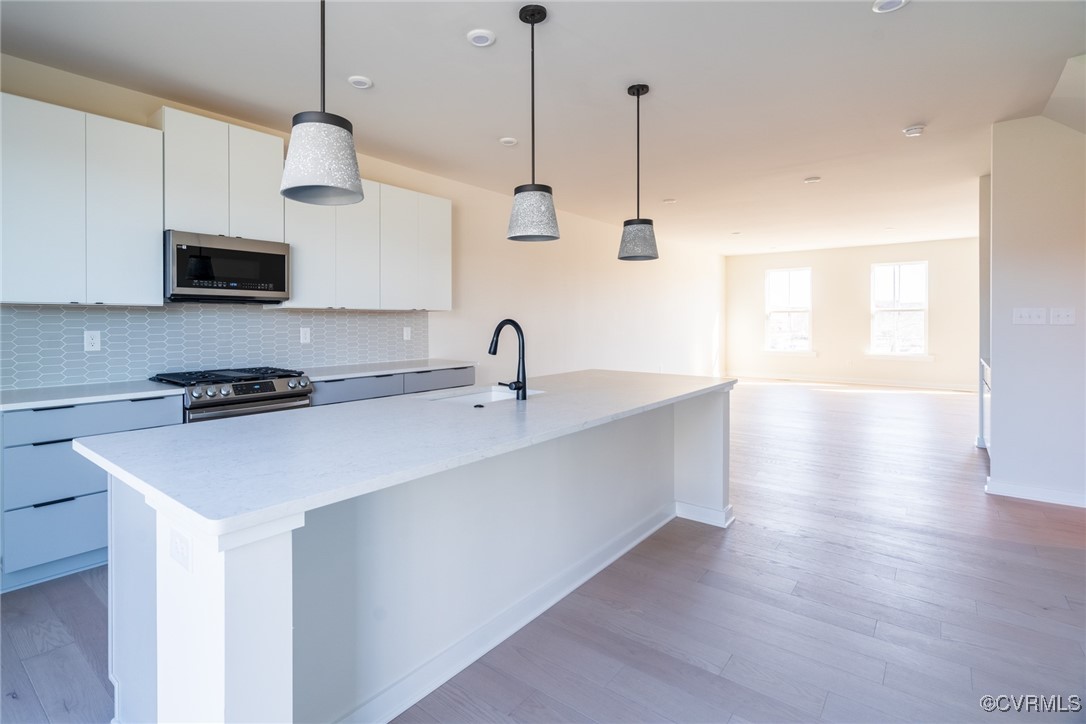 225 Golden Haze Alley 5-1