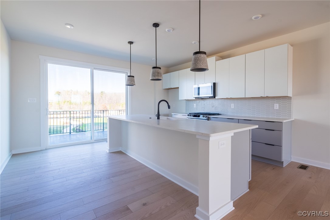 225 Golden Haze Alley 5-1