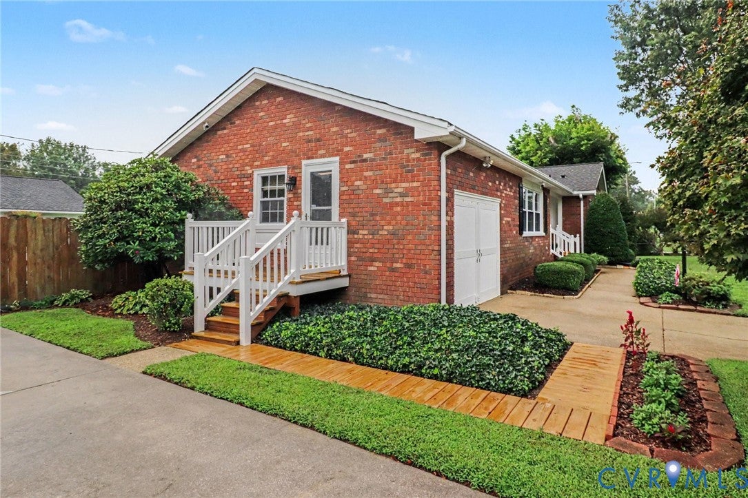 7113 Perrin Drive