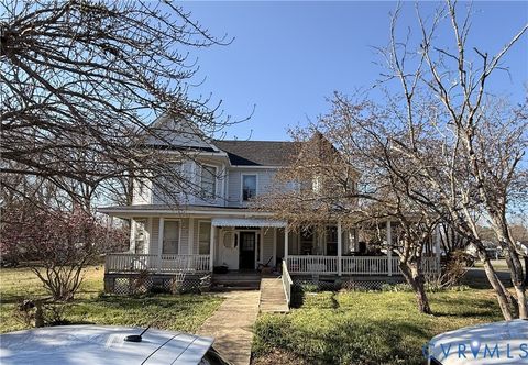 Photo of 1622 12th Street, Victoria, VA 23974 (MLS # 2606715)