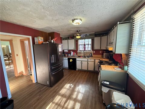 Tiny photo for 1622 12th Street, Victoria, VA 23974 (MLS # 2606715)