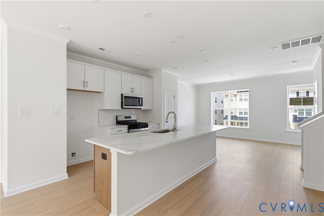 2423 Flora Boulevard