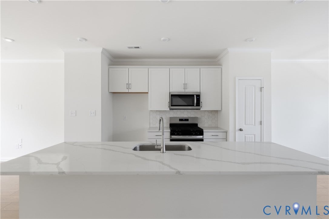 2423 Flora Boulevard