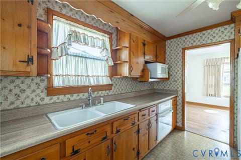 Tiny photo for 708 James Avenue, Colonial Heights, VA 23834 (MLS # 2622364)