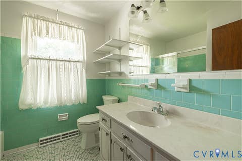 Tiny photo for 708 James Avenue, Colonial Heights, VA 23834 (MLS # 2622364)
