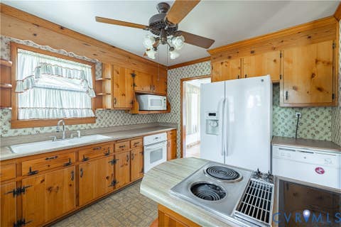 Tiny photo for 708 James Avenue, Colonial Heights, VA 23834 (MLS # 2622364)