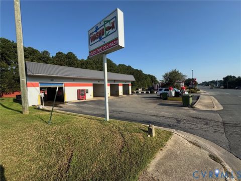 Photo of 2011 S Main Street, Farmville, VA 23901 (MLS # 2600032)