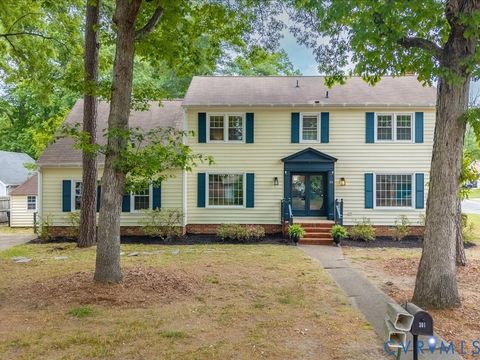 Photo of 301 Norwood Drive, Colonial Heights, VA 23834 (MLS # 2610982)