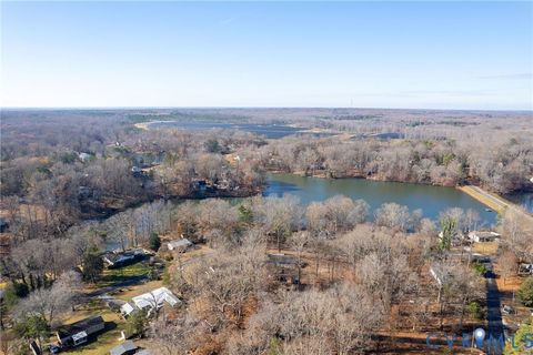 Photo of 2134 Lakeview Drive, Powhatan, VA 23139 (MLS # 2532698)