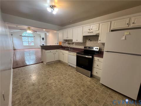 Tiny photo for 3343 Stone Manor Circle CIR #7B, Chester, VA 23831 (MLS # 2621755)