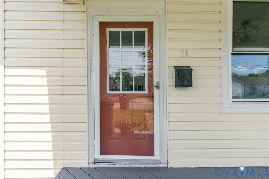 24 N Mapleleaf Avenue
