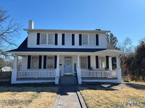 Photo of 401 BRUNSWICK Avenue, Blackstone, VA 23824 (MLS # 2532439)