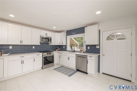 Tiny photo for 502 Delton Avenue, Hopewell, VA 23860 (MLS # 2601486)