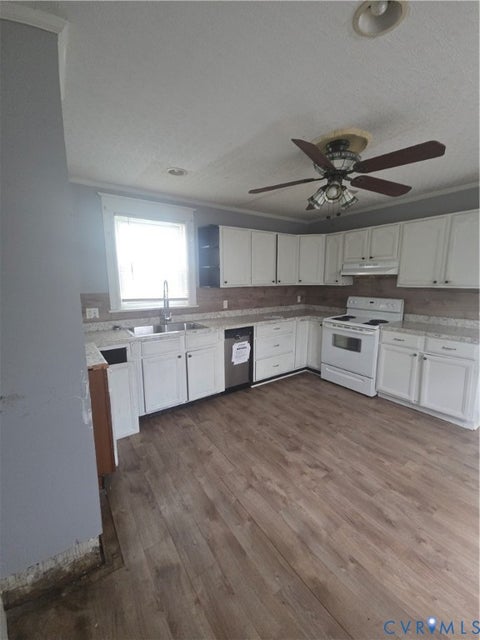 Tiny photo for 314 E Hawthorne Street, Covington, VA 24426 (MLS # 2617626)