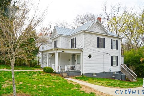 Photo of 900 High Street St, Farmville, VA 23901 (MLS # 2618110)