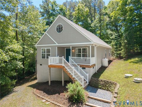 Photo of 694 Jefferson Drive, Palmyra, VA 22963 (MLS # 2612710)