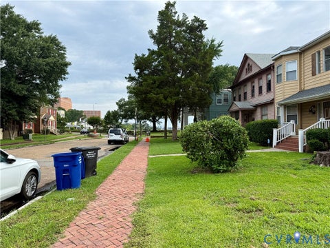 Tiny photo for 313 Dinwiddie Street, Portsmouth, VA 23704 (MLS # 2619213)