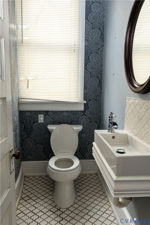 Tiny photo for 302 E Fillmore Street, Petersburg, VA 23803 (MLS # 2606761)