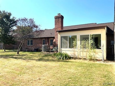 A home in Colonial Heights