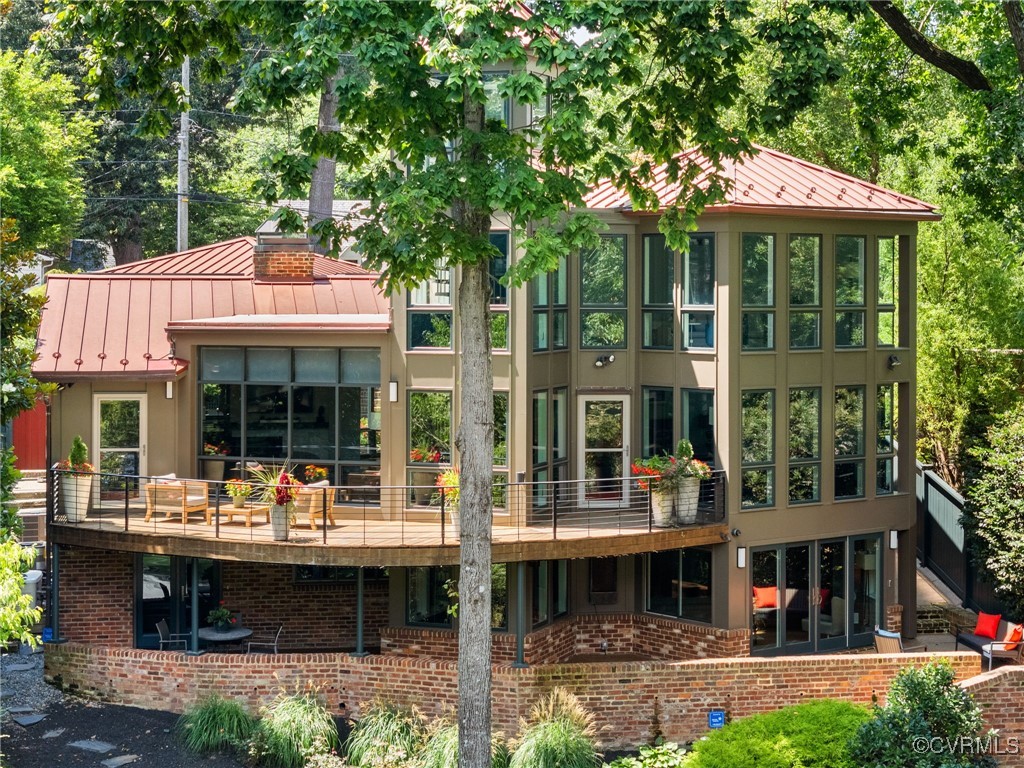 4902 Riverside Drive