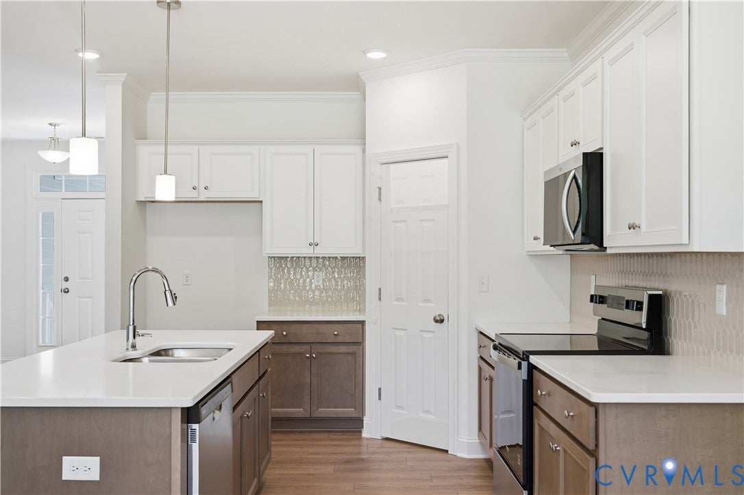 12126 Pin Oak Loop