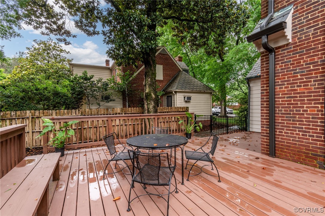 4512 Bromley Lane